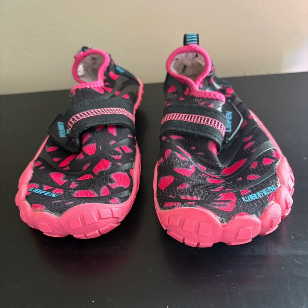 Ubfen water swim shoes. Rubber treaded soles. Stretch nylon upper. . Kids 13
